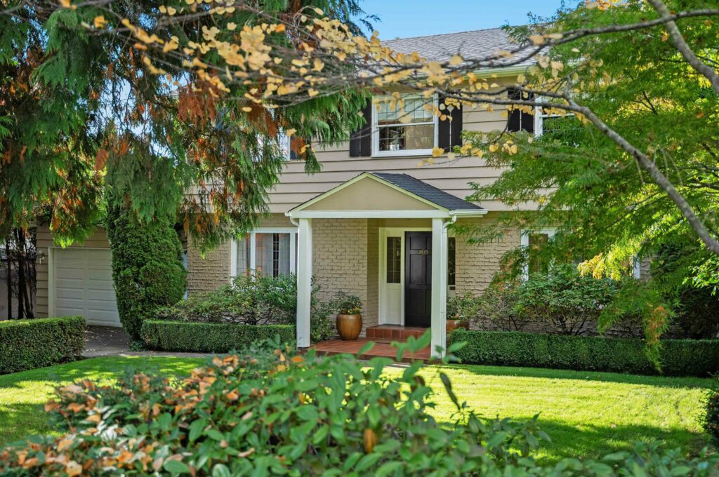 1815 St. Denis Road