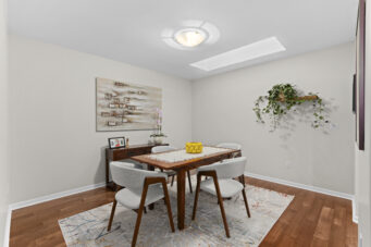 302-1145 E 29th St