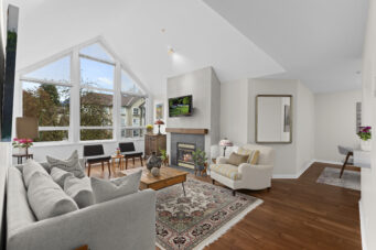 302-1145 E 29th St
