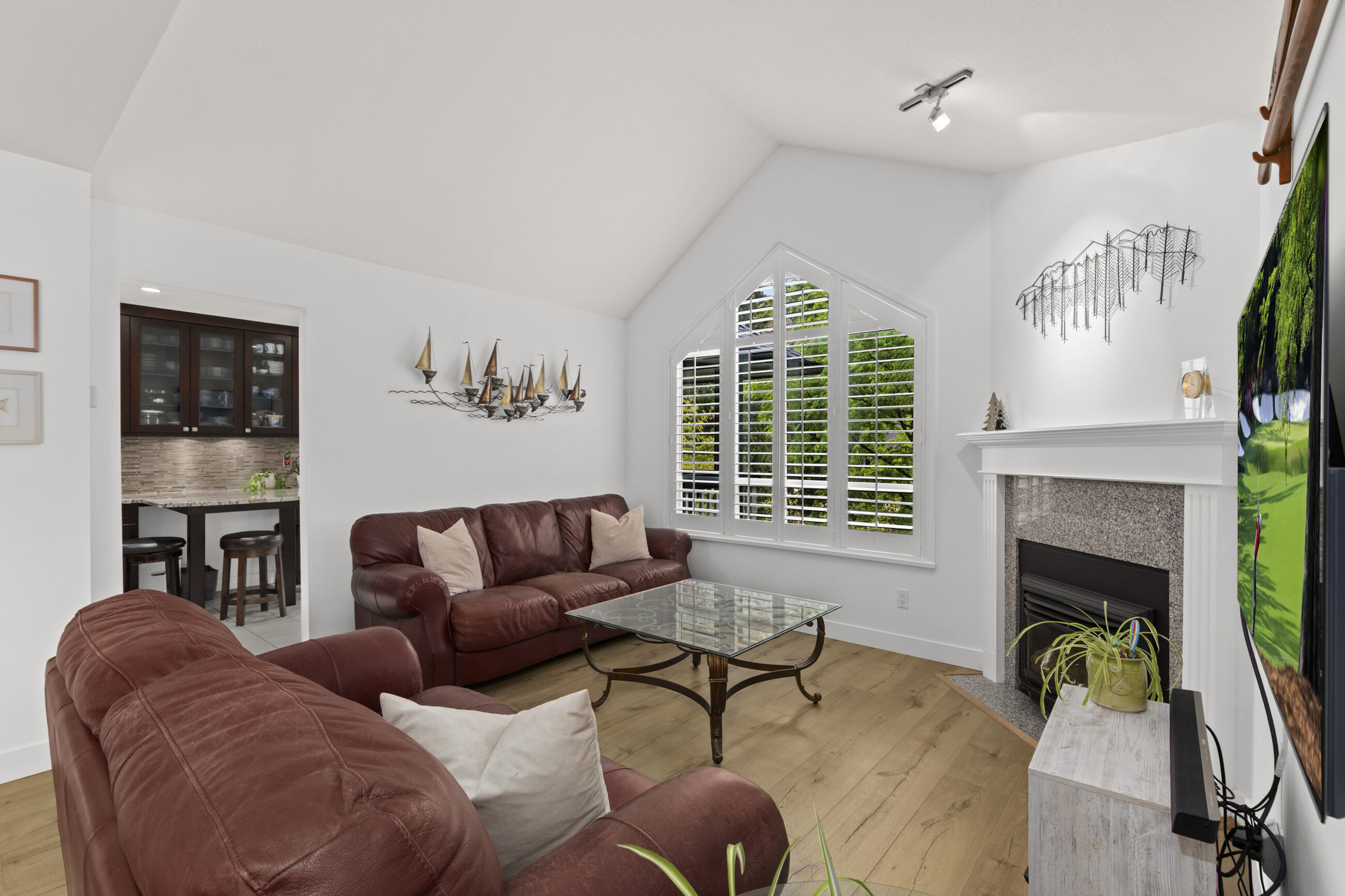 303-1133 E 29th St