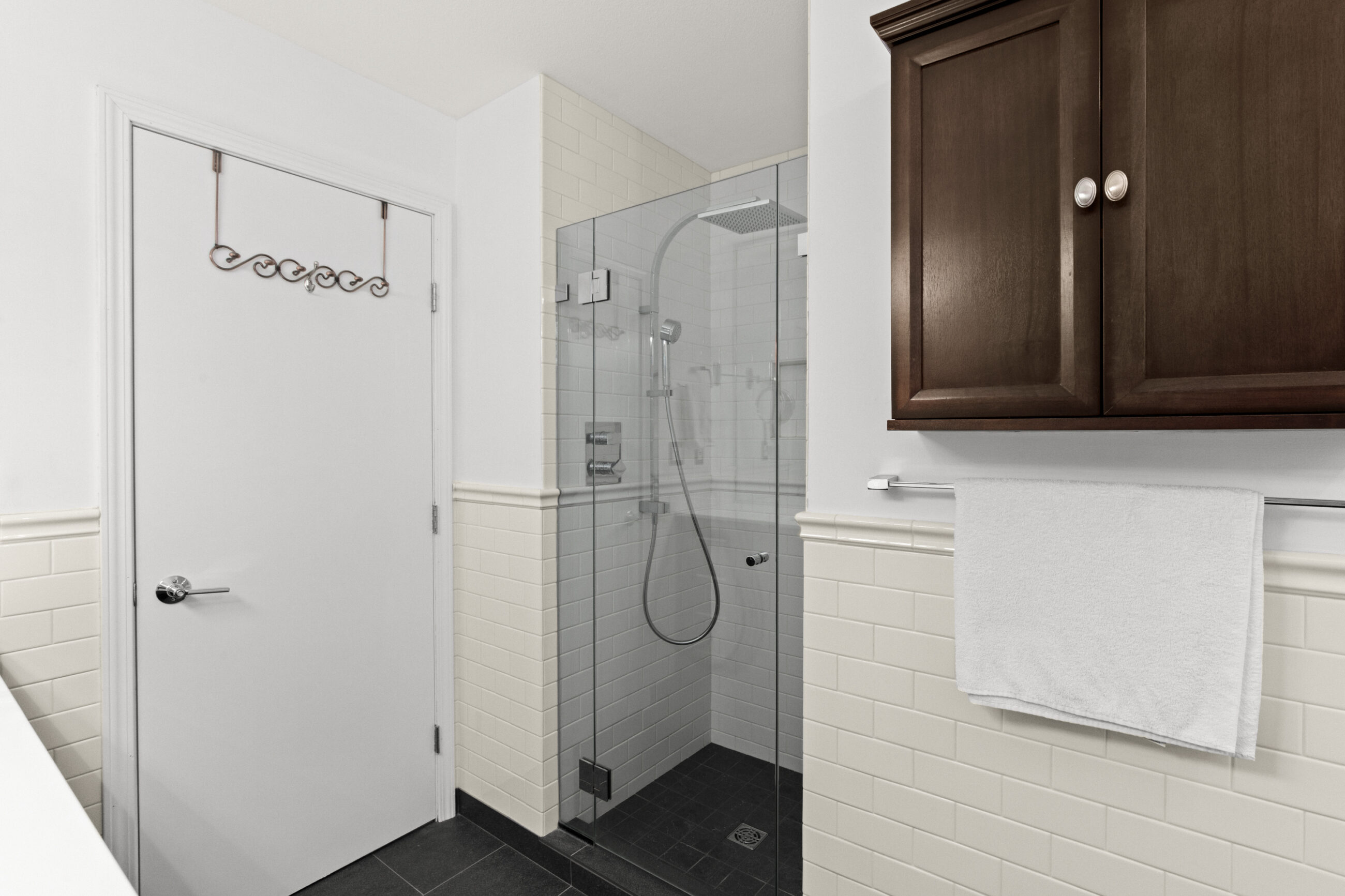 303-1133 E 29th St