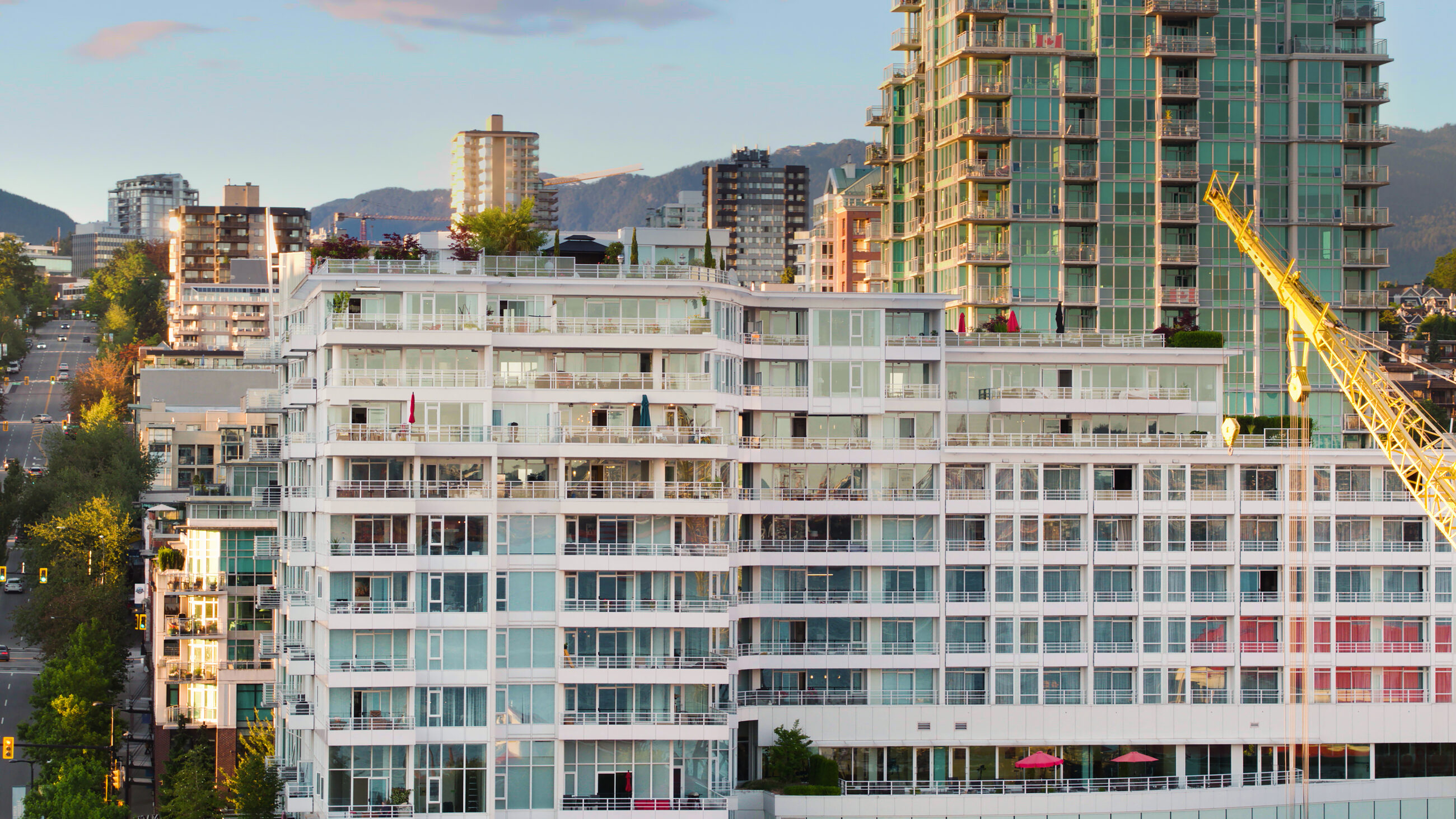 602-133 E Esplanade