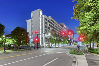 602-133 E Esplanade