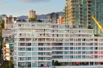 602-133 E Esplanade